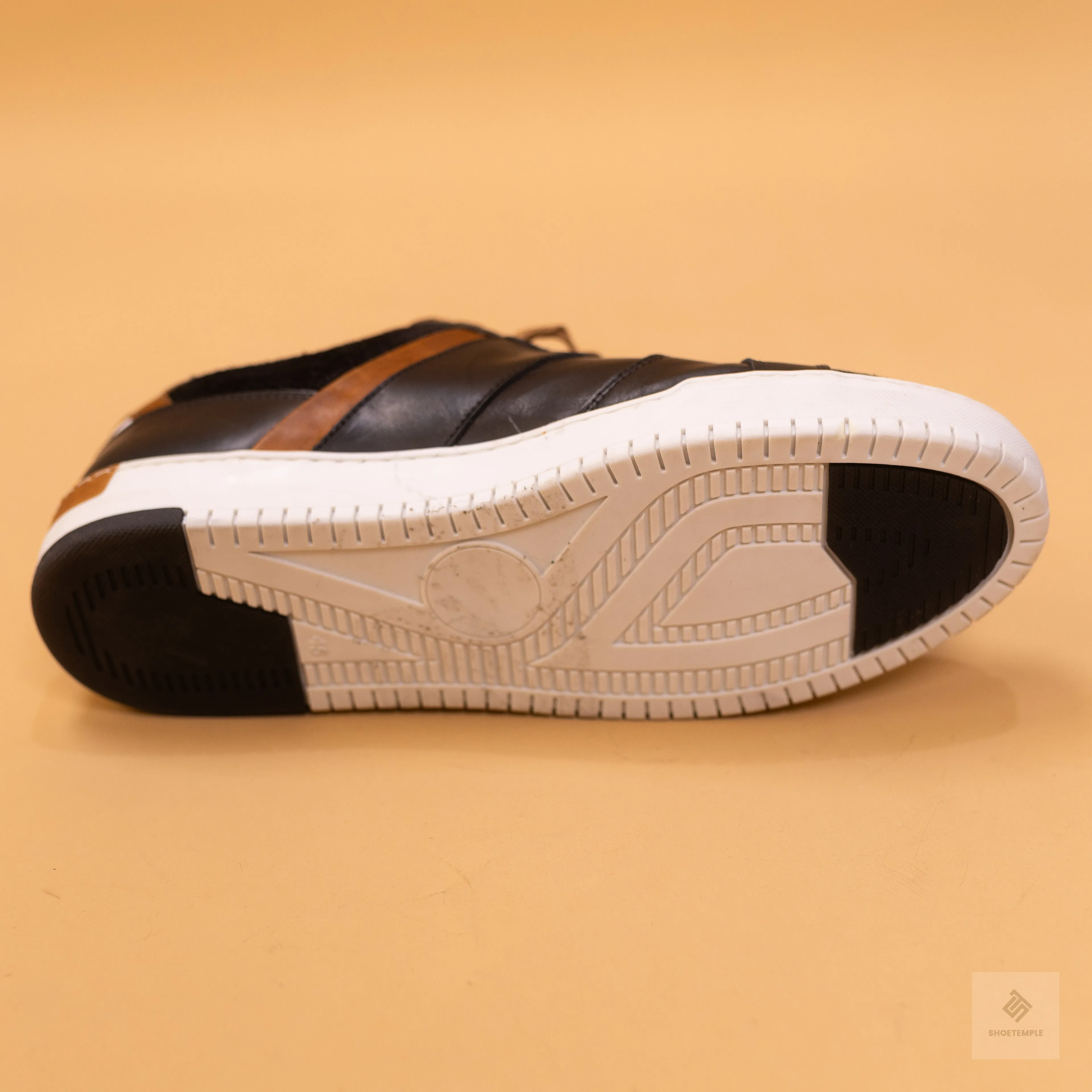 Apostle Leather Sneaker