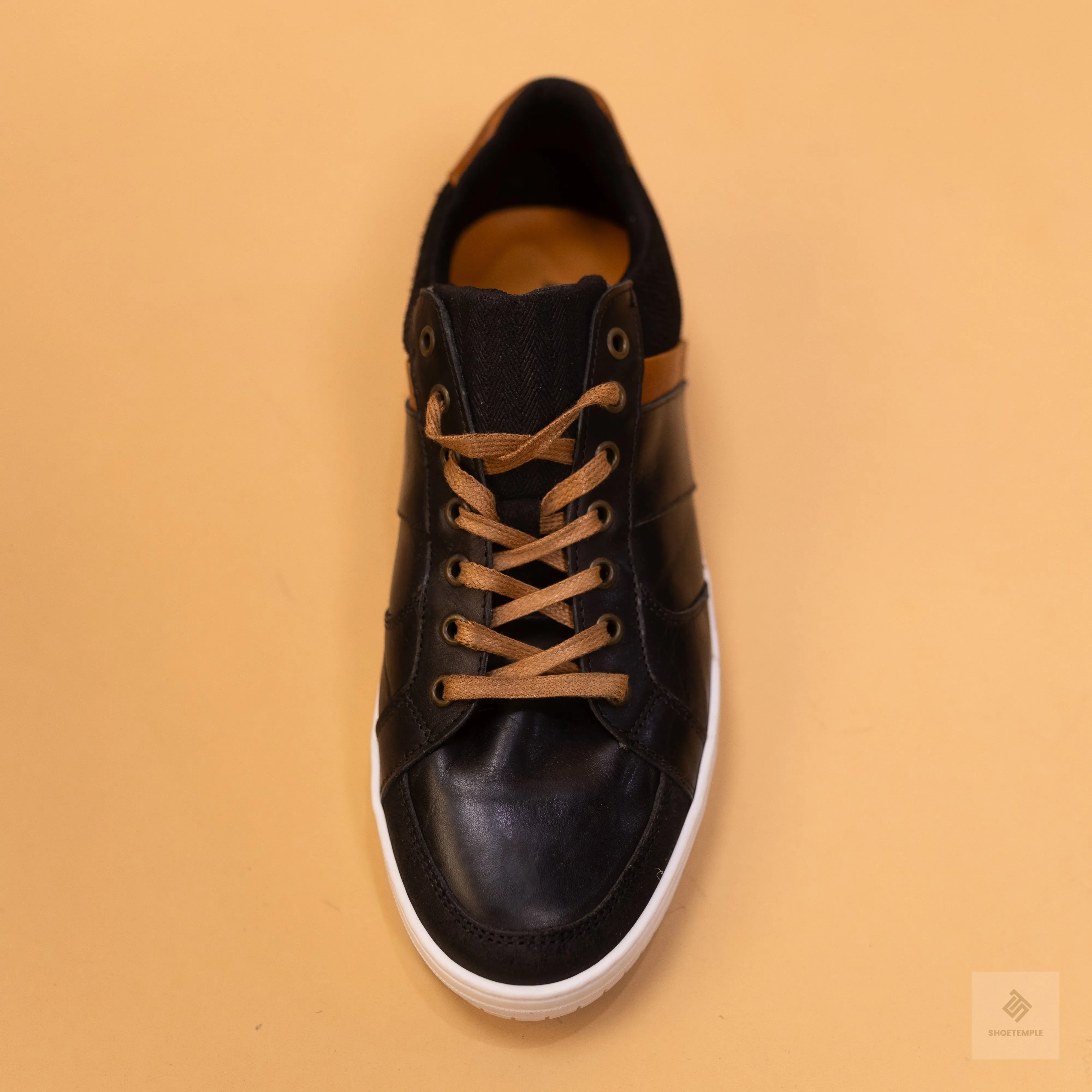 Apostle Leather Sneaker