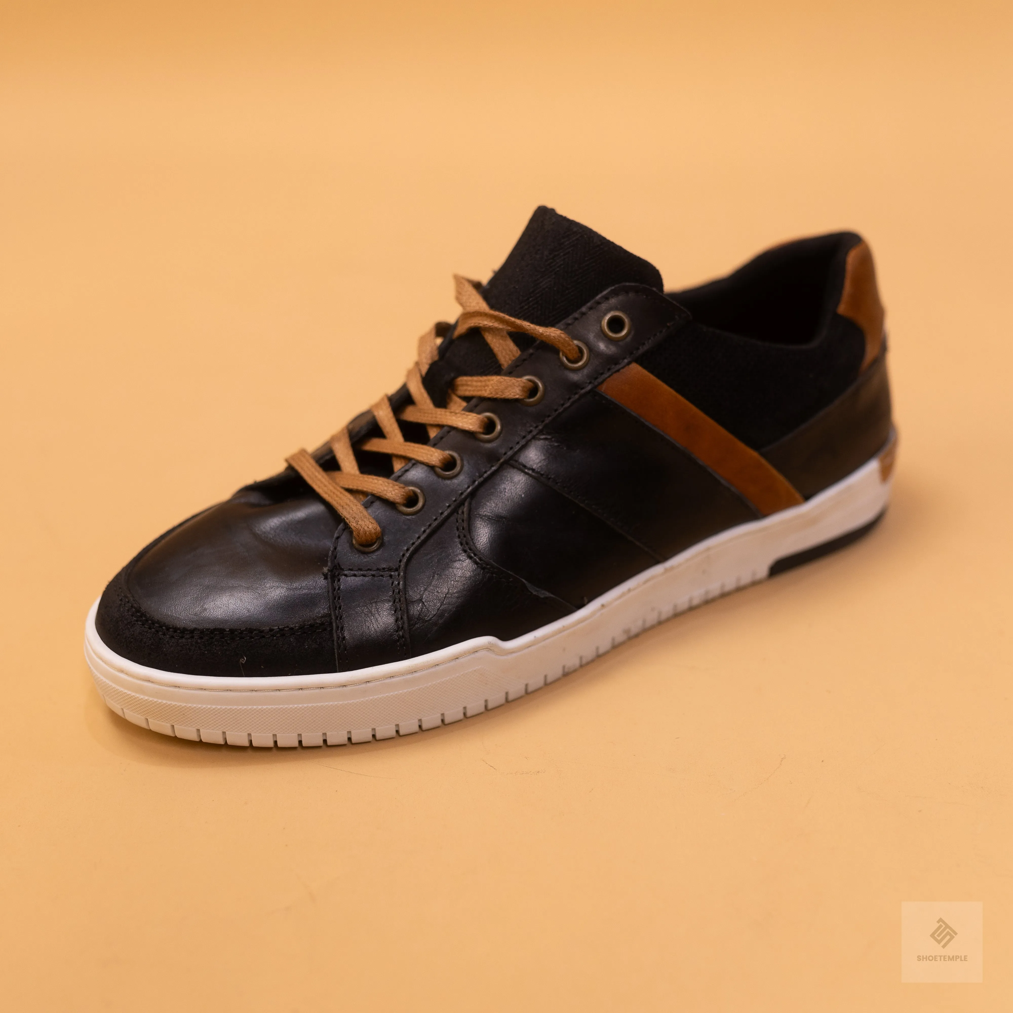 Apostle Leather Sneaker