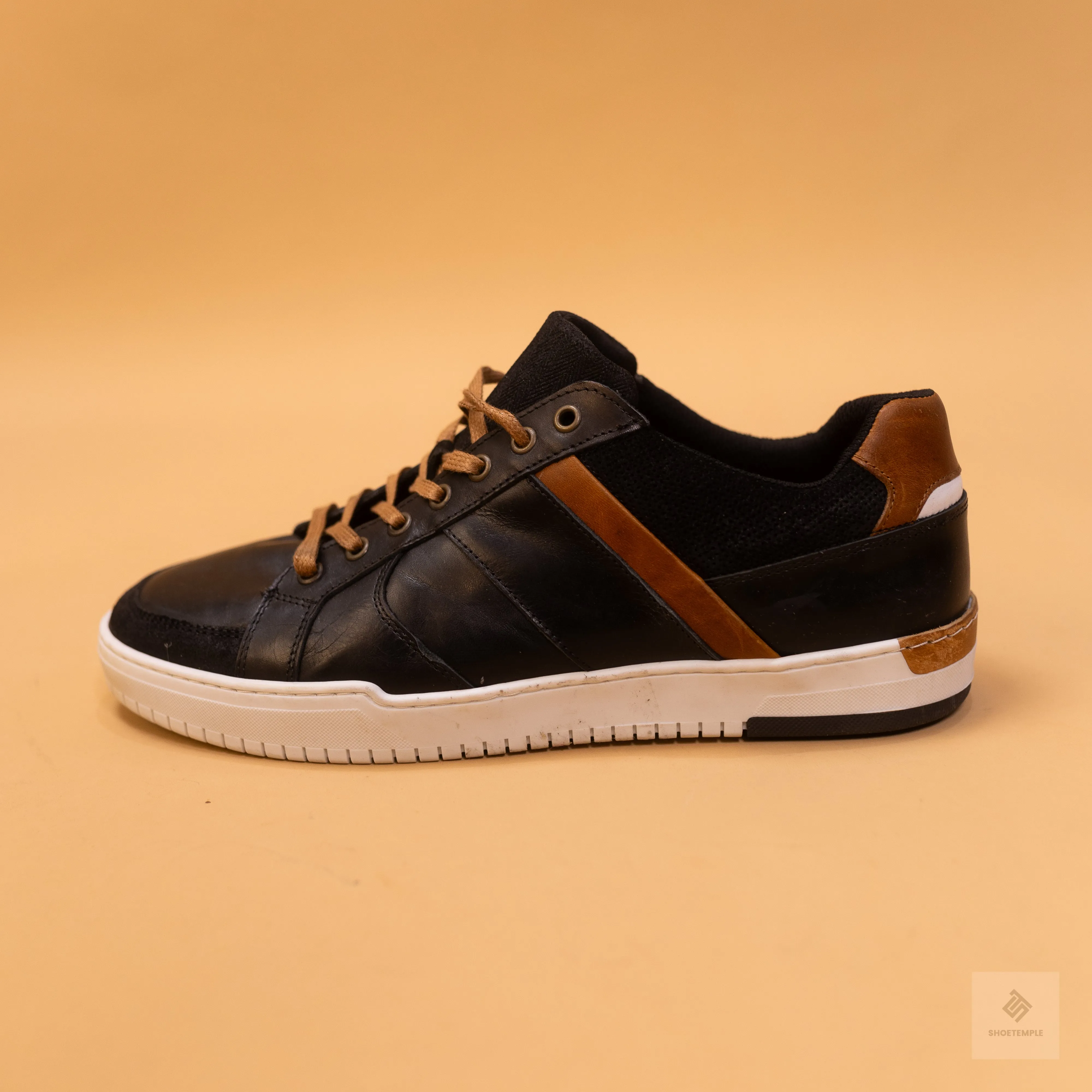 Apostle Leather Sneaker